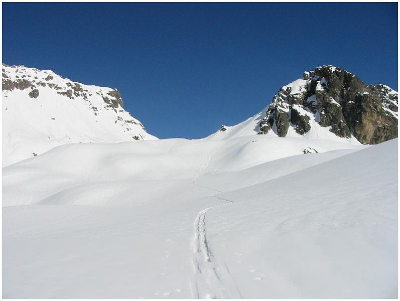 108-0882_IMG.jpg - Nous prenos la d�cision de nous diriger vers le Col de Charbonni�re (2494 m).