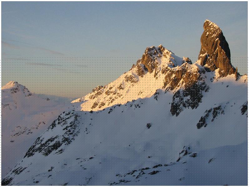 109-0905_IMG.jpg - Lever de soleil sur la Pierra Menta