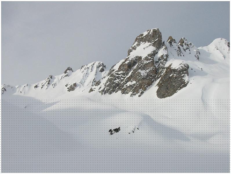 109-0919_IMG.jpg - Le vallon es bien enneig�, le col du Coin est au fond du long plat � gauche