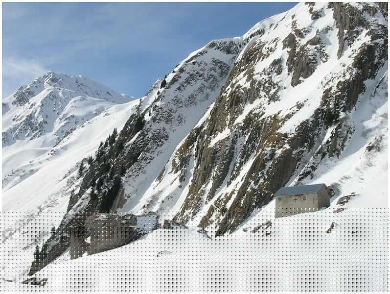 109-0937_IMG.jpg - La chapelle de Saint Gu�rin