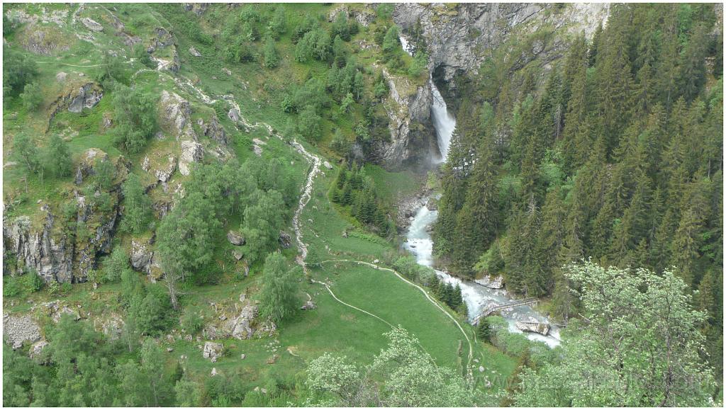 P1040939.jpg - La cascade de Champhorent