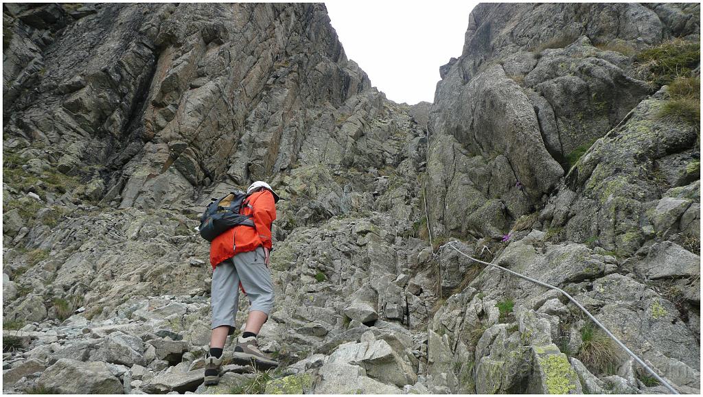 P1040952.jpg - Le temps s'est raffraichit avec du vent et quelques gouttes de pluie: on a mis les coupes-vent