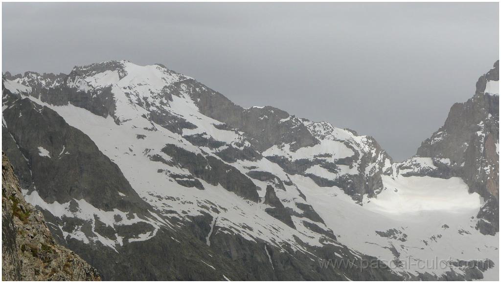 P1040964.jpg - Br�che de la Meije (3357 m) et le Rateau (3809 m)