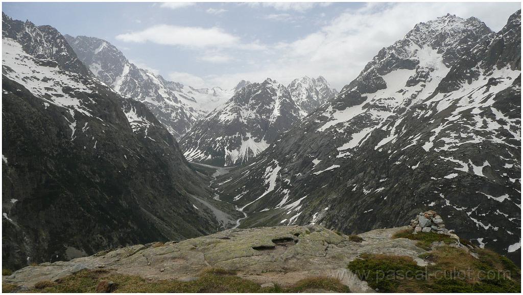 P1040965.jpg - Vue sur le vallon de la Pilatte