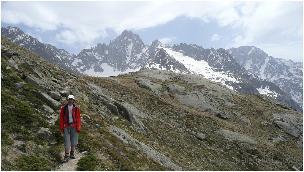 P1040970.jpg - L� c'est plus tranquille, et on se dirige vers le sommet de la Maye avec le soleil qui revient.