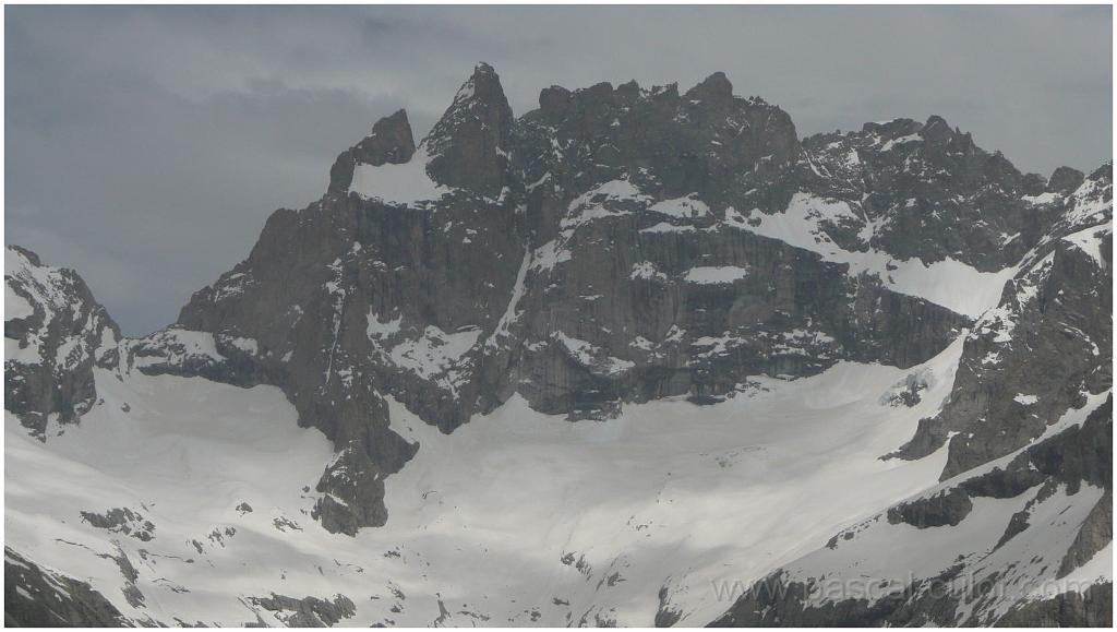 P1040977.jpg - En cherchant bien on voit le refuge du Promotoire