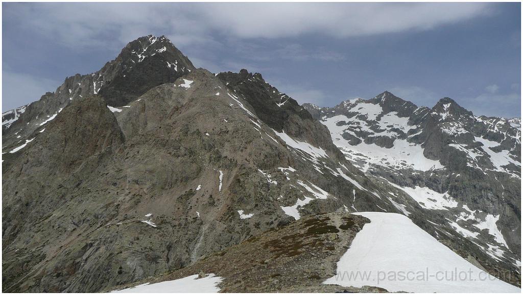 P1040980.jpg - Vue sur T�te Blanche et la T�te du Rouget. Au fond La Gandoli�re.