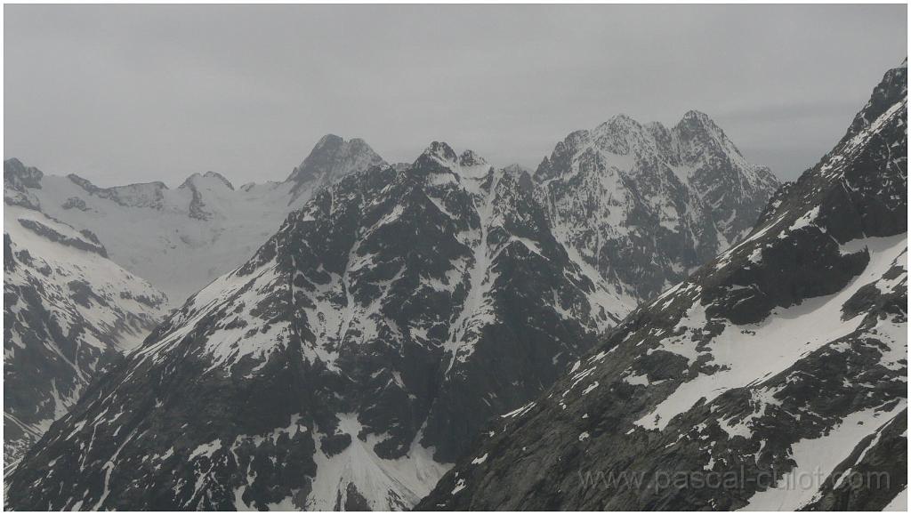 P1040983.jpg - Les Pics du Says devant Les Bans (3669 m)