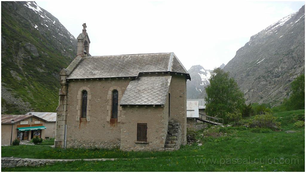 P1040989.jpg - La petite �glise de la B�rarde, fid�le � l'�preuve du temps...