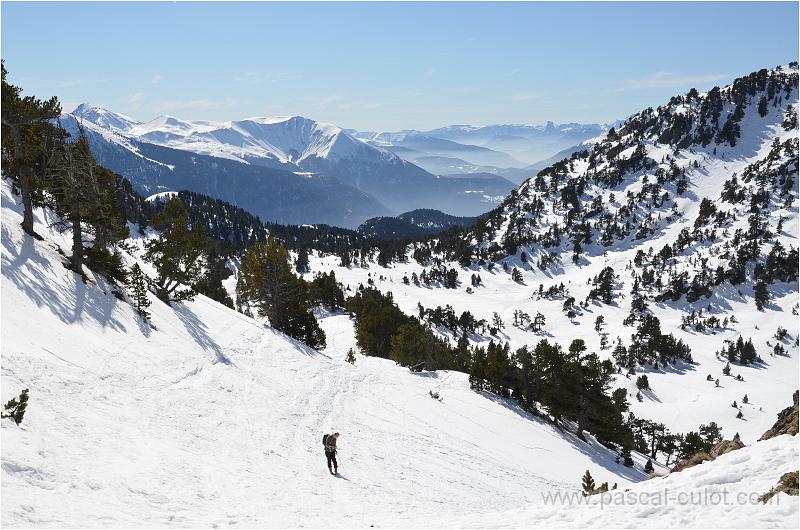 DSC_0449.jpg - Le retour vers le Lac Achard. Dans le fond, l'Alpe du Grand Serre, le platreau de la Mure et le Mont Aiguille.