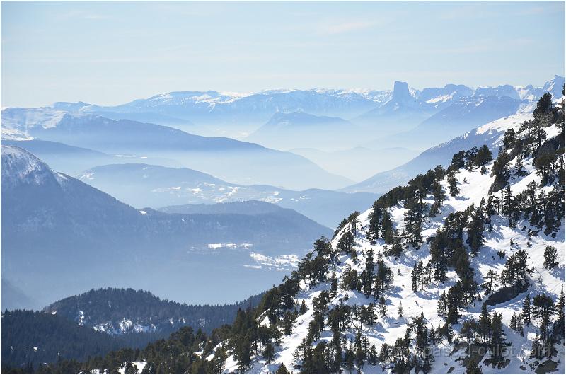 DSC_0451.jpg - On voit bien le Mont Aiguille et le les contreforts Est du Vercors