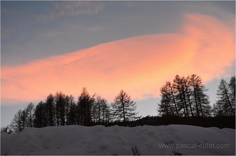 DSC_0220.jpg - Un cirrus lenticullaire: mais rien de grave, il fera tout de m�me beau le lendemain.